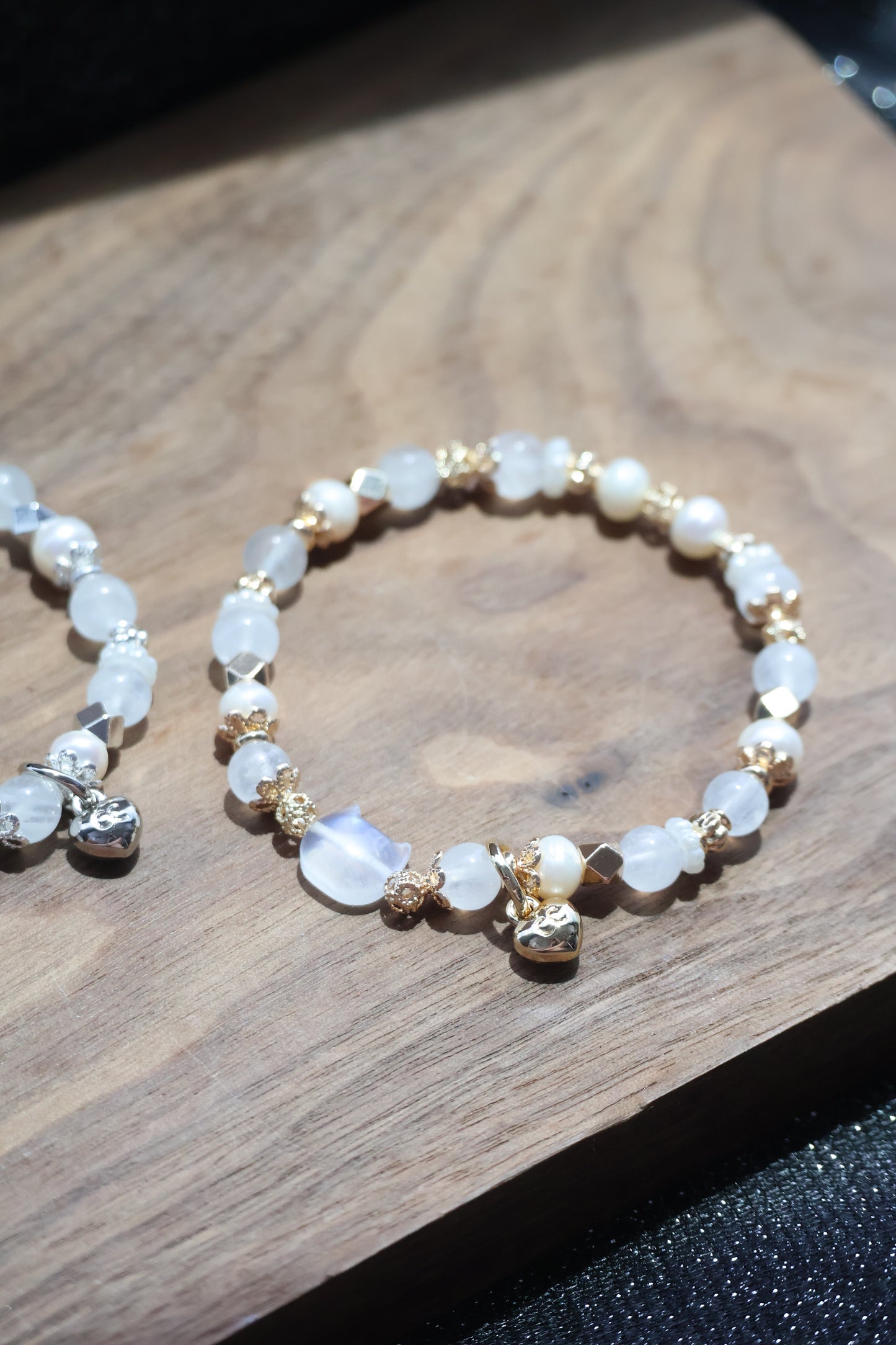 *Instocks* Moonstone & Natural Freshwater Pearls with Moonstone Cat Crystal Bracelet (Elastic)