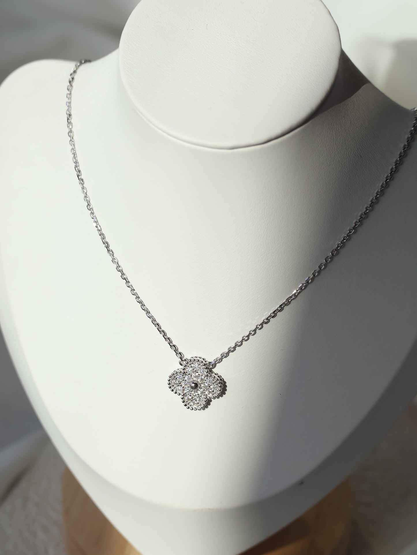 *Instocks* Esmeralda Moissanite Clover Necklace AU750