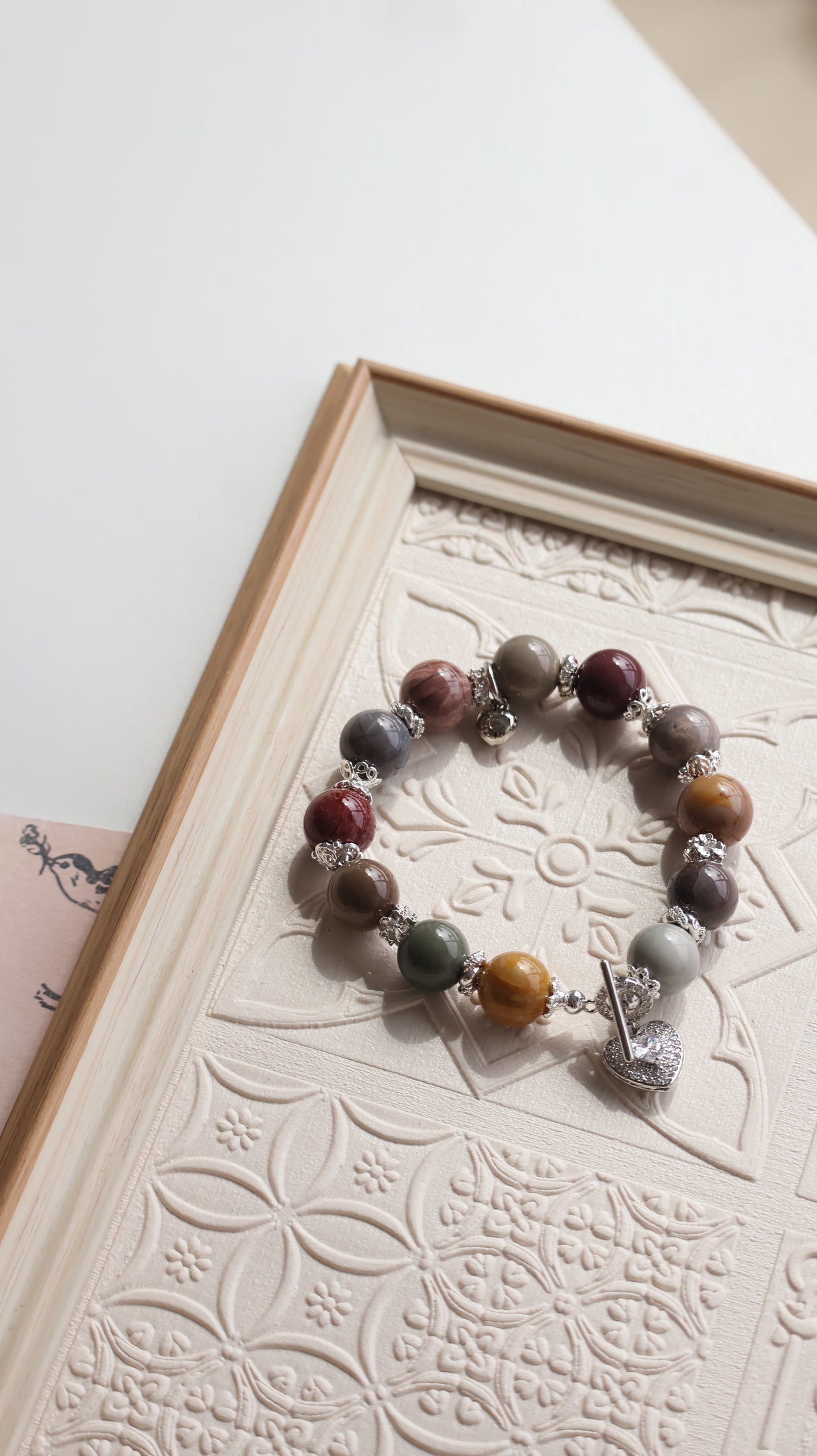 *Instocks* Alashan Agate with Sparkly Heart & OT Clasp Crystal Bracelet (Elastic)