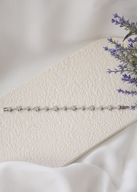 *Instocks* Annette Moissanite Floral Bracelet AU750