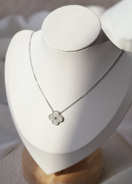 *Instocks* Esmeralda Moissanite Clover Necklace AU750