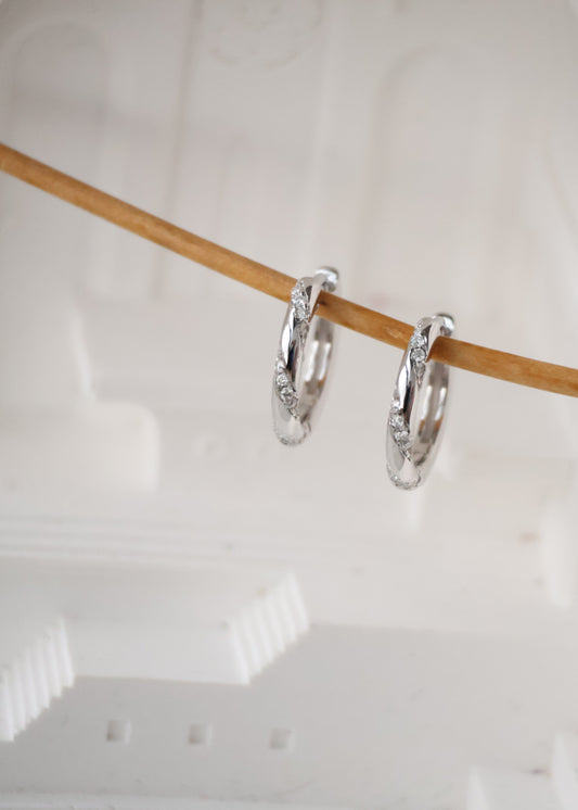 *Instocks* Isabella Moissanite Huggies AU750