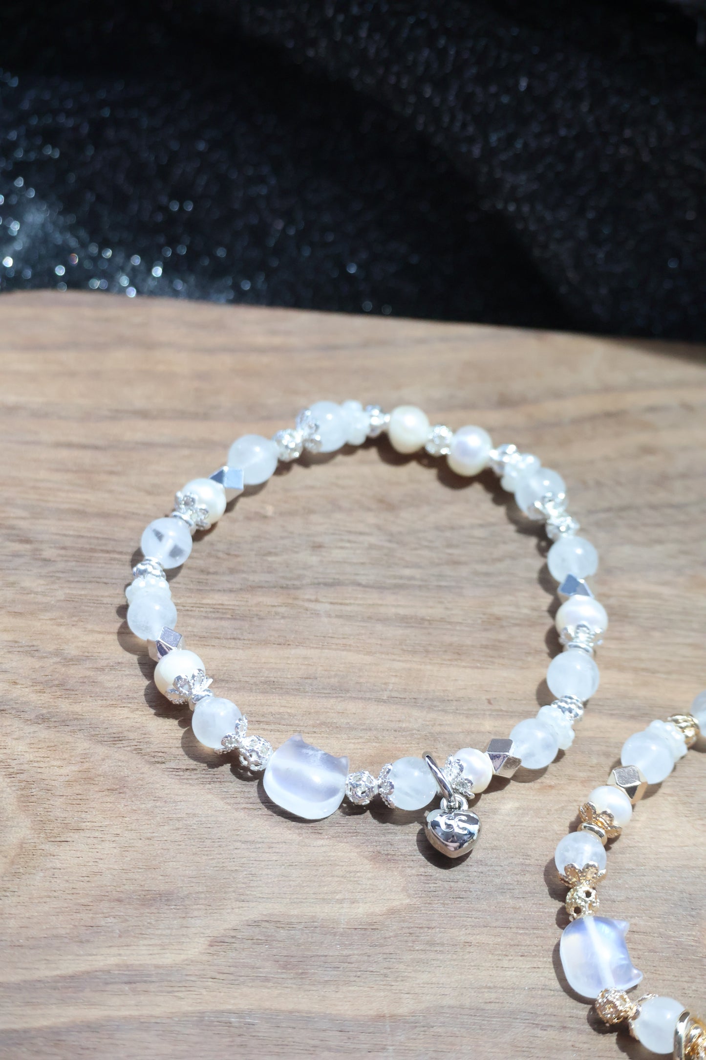 *Instocks* Moonstone & Natural Freshwater Pearls with Moonstone Cat Crystal Bracelet (Elastic)