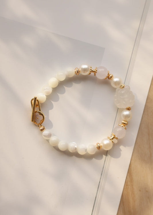 *Instocks* White Conch & White Agate with White Agate Nine Tail Fox 九尾狐 & Clover OT Clasp Crystal Bracelet (Elastic)