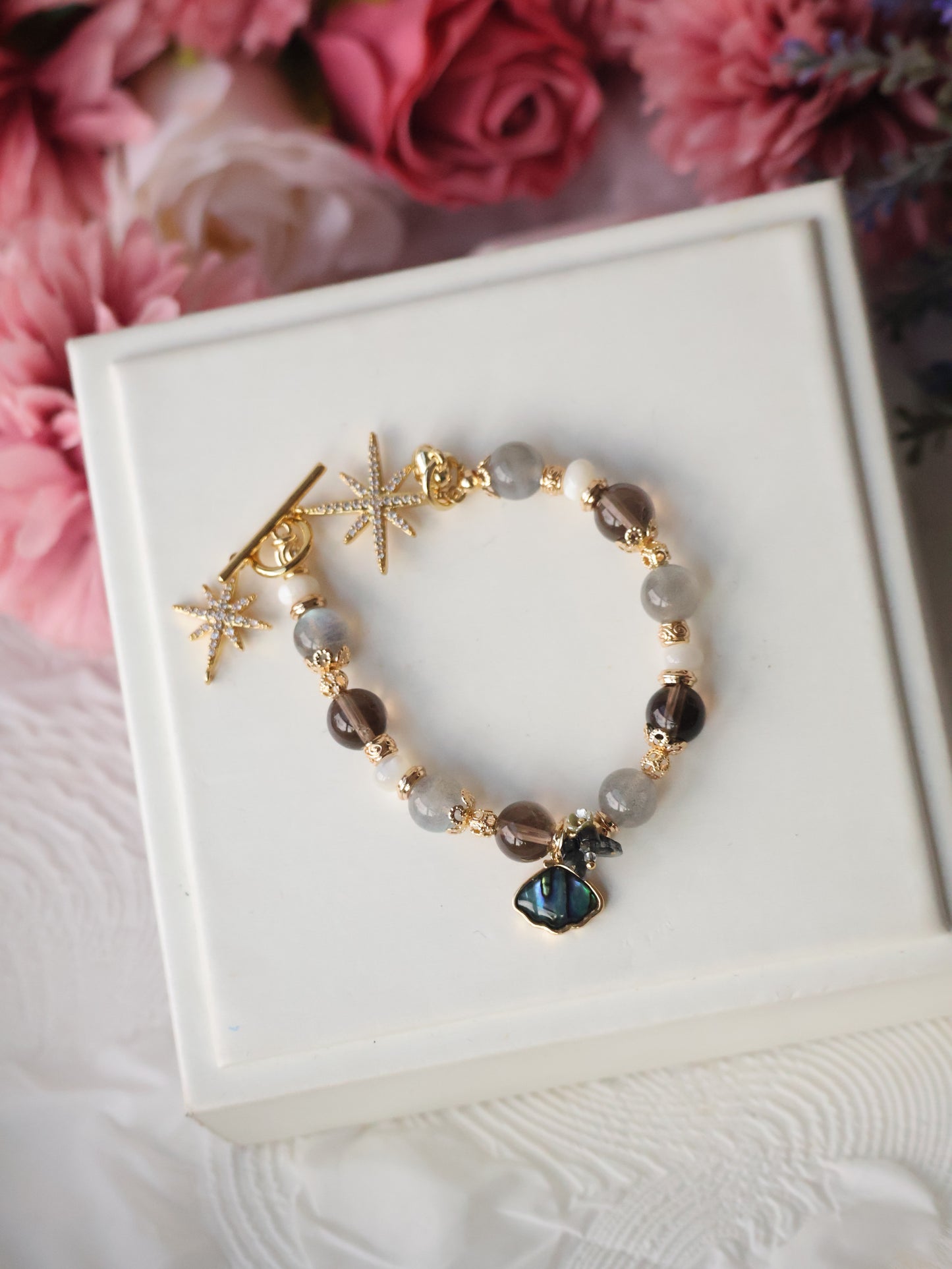 *Instocks* Ursula - 8mm OT Clasp with Blue Seashell Charm: Labradorite, Smoky Quartz & White Conch(Elastic) Gold