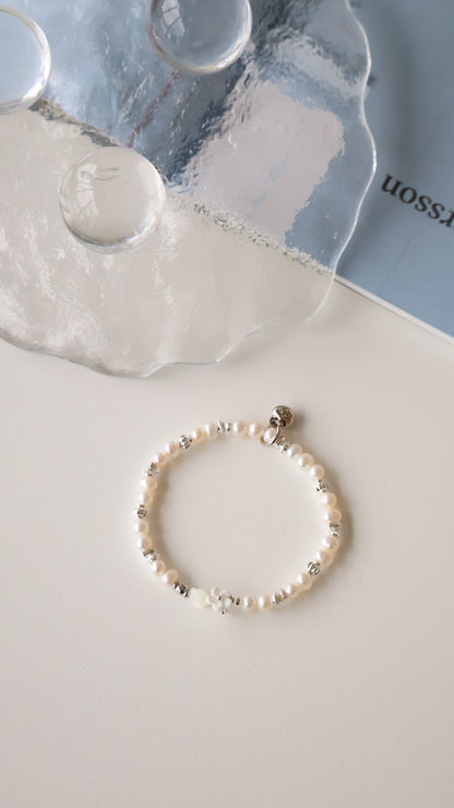 *Backorder* Freshwater Pearls with Mini White Conch Rose Crystal Bracelet (Elastic)