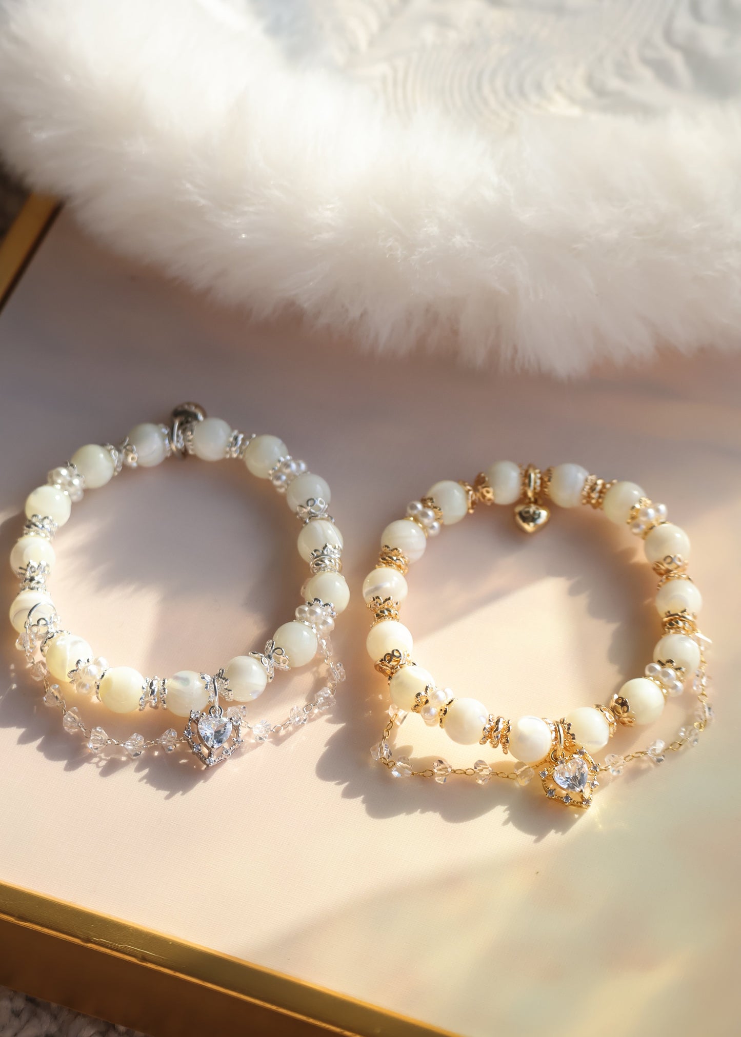 *Instocks* White Conch with Heart Charm & Chain Crystal Bracelet (Elastic)