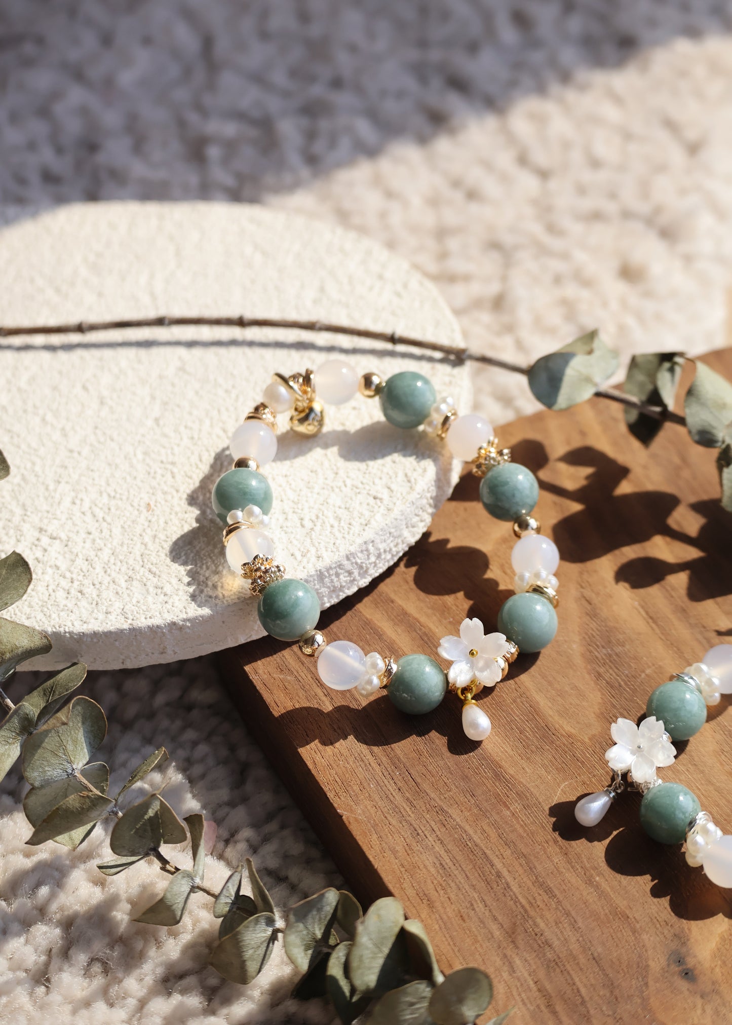 *Instocks* Blue Water Jadeite & White Agate with White Flower Crystal Bracelet (Elastic)