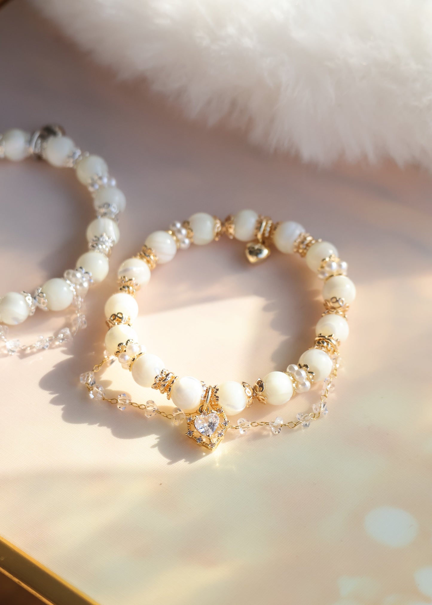 *Instocks* White Conch with Heart Charm & Chain Crystal Bracelet (Elastic)