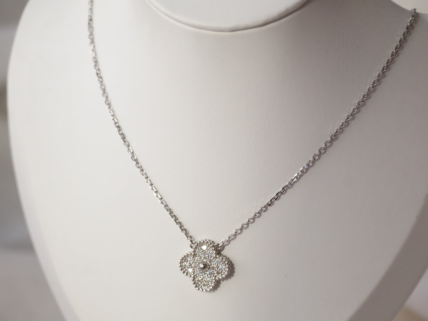 *Instocks* Esmeralda Moissanite Clover Necklace AU750