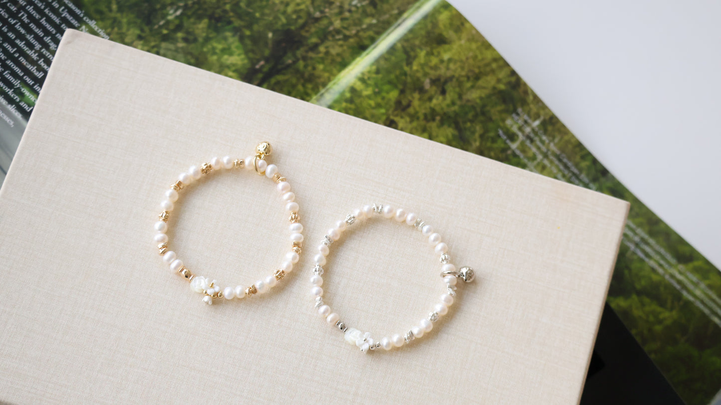 *Backorder* Freshwater Pearls with Mini White Conch Rose Crystal Bracelet (Elastic)