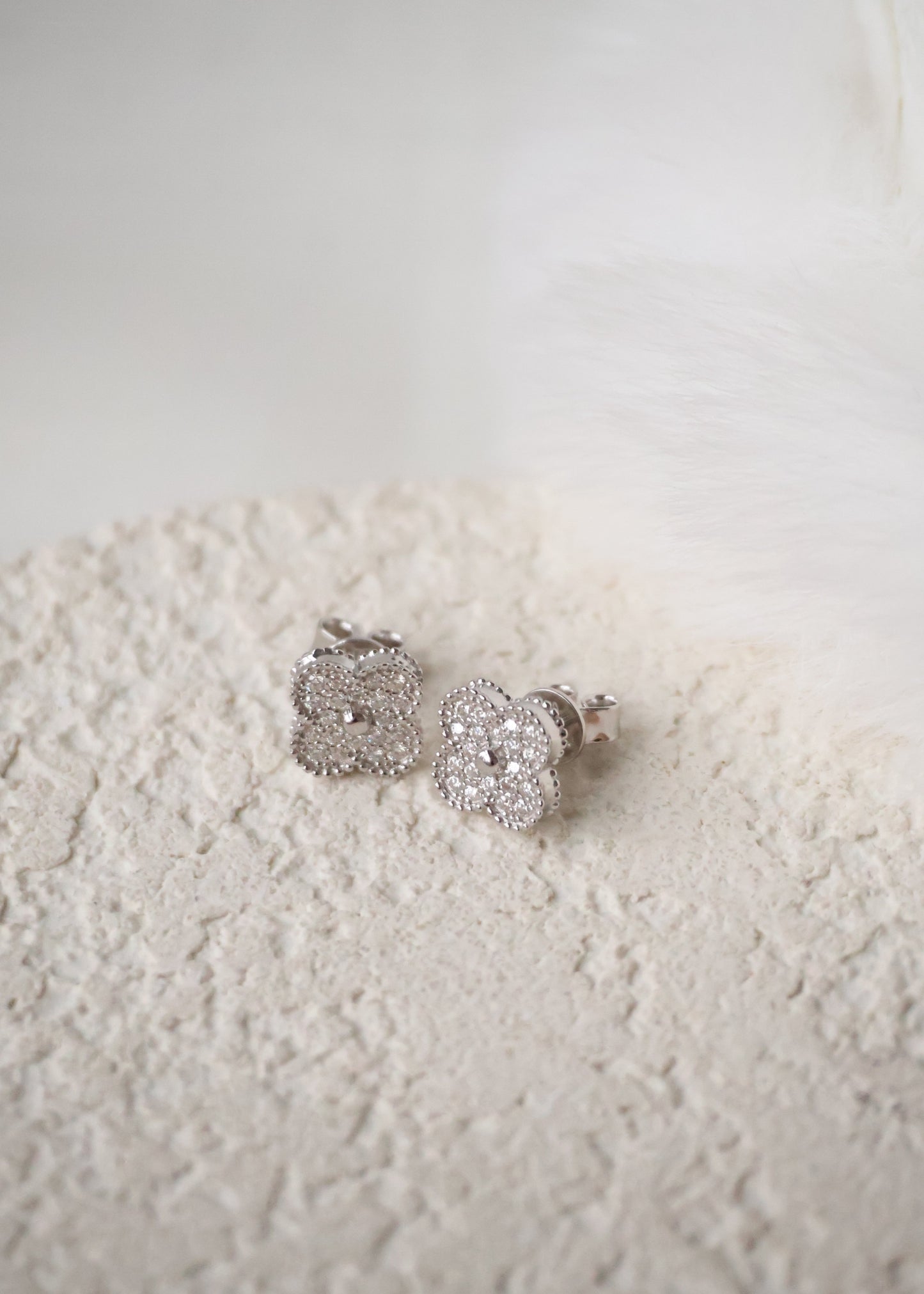 *Instocks* Bloom Clover Earrings AU750