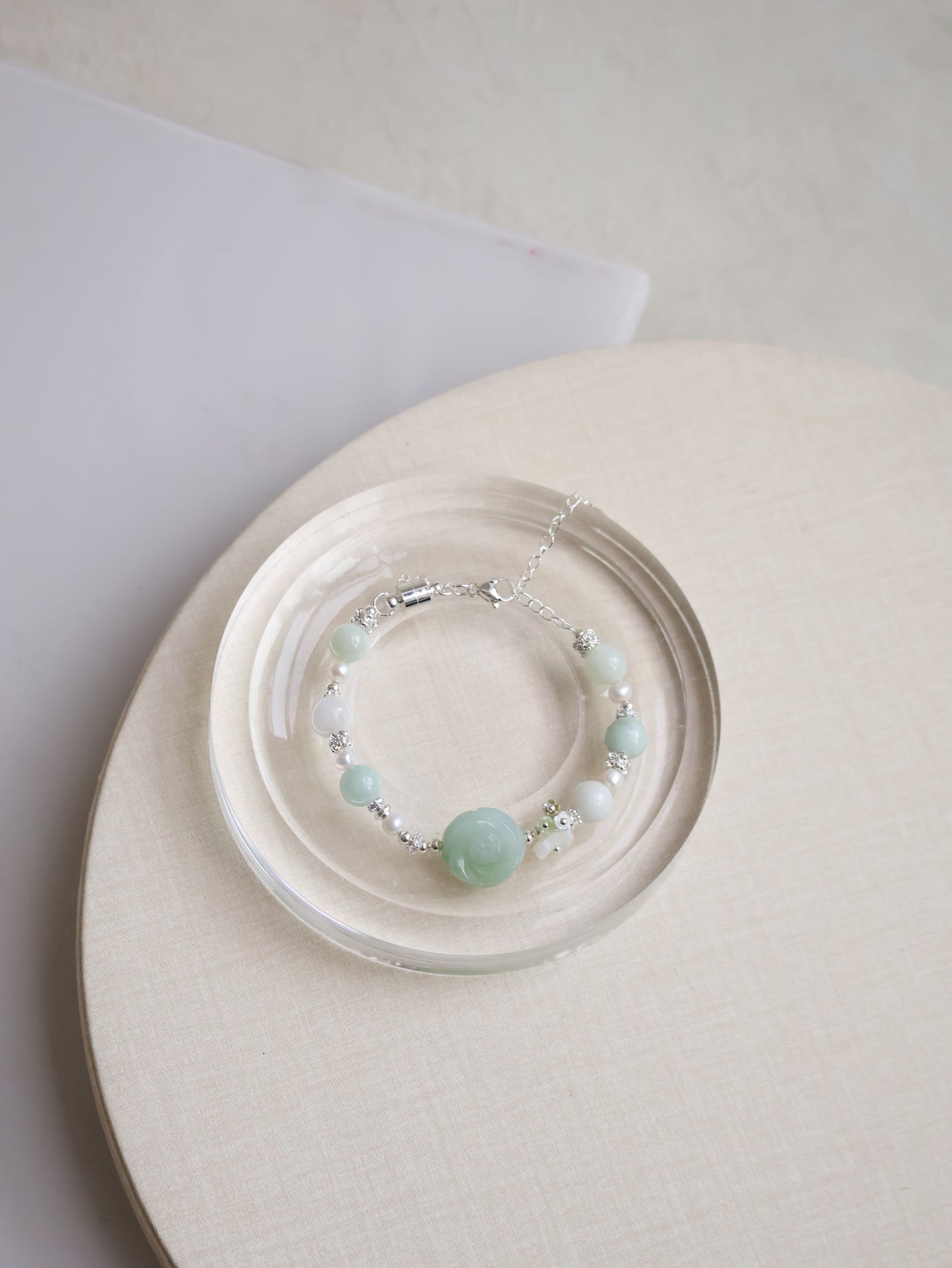 Green Jadeite & Freshwater Pearl — Viridiflora | 8mm (Elastic, Magenta Clasp)