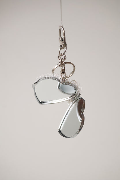 *Instocks* White Conch Nine Nine Tail Fox 九尾狐 with Ribbon Lace Mirror Crystal Keychain