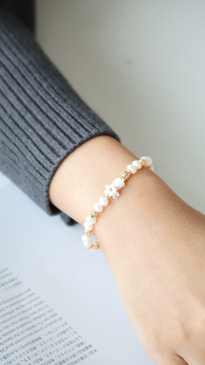 *Backorder* Freshwater Pearls with Mini White Conch Rose Crystal Bracelet (Elastic)