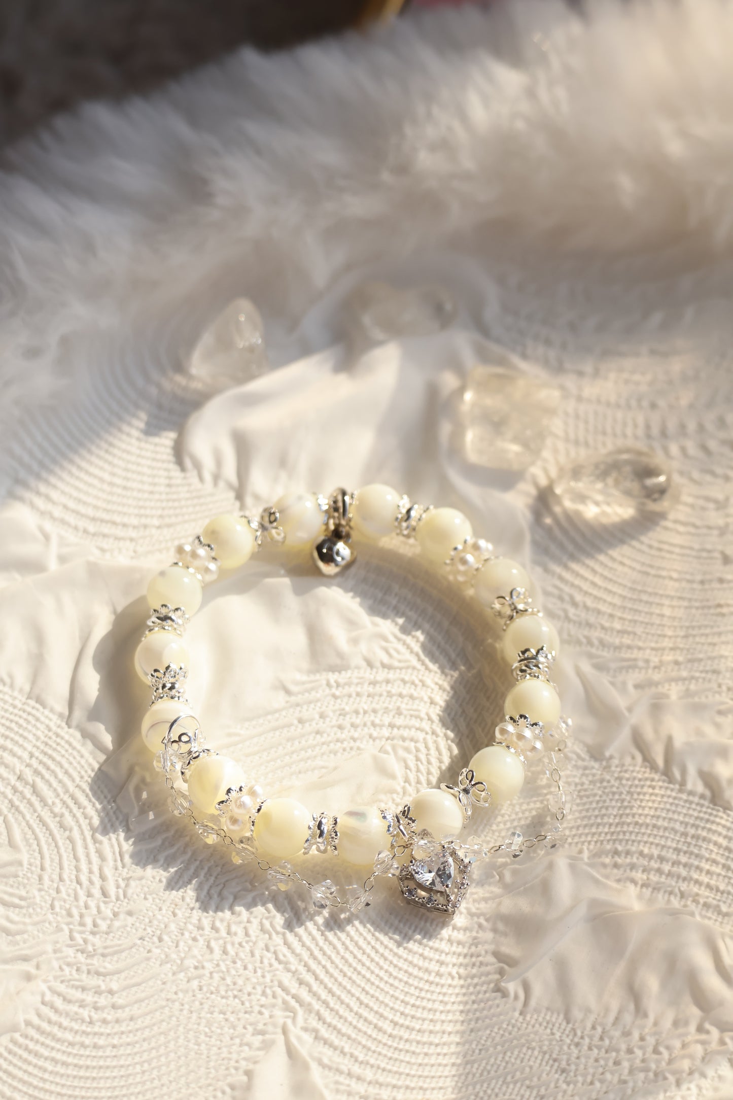 *Instocks* White Conch with Heart Charm & Chain Crystal Bracelet (Elastic)