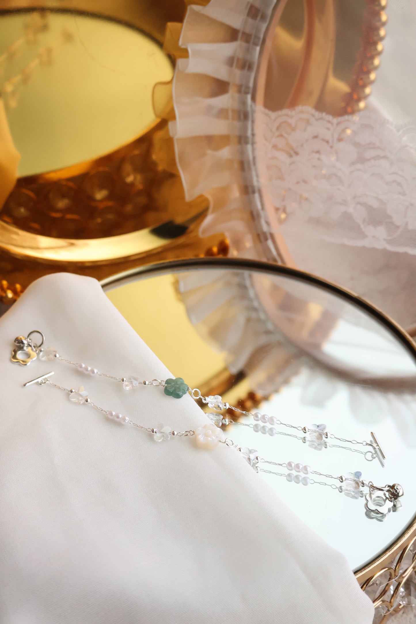 *Instocks* Sakura Flower Chain Crystal Bracelet (OT Clasp)