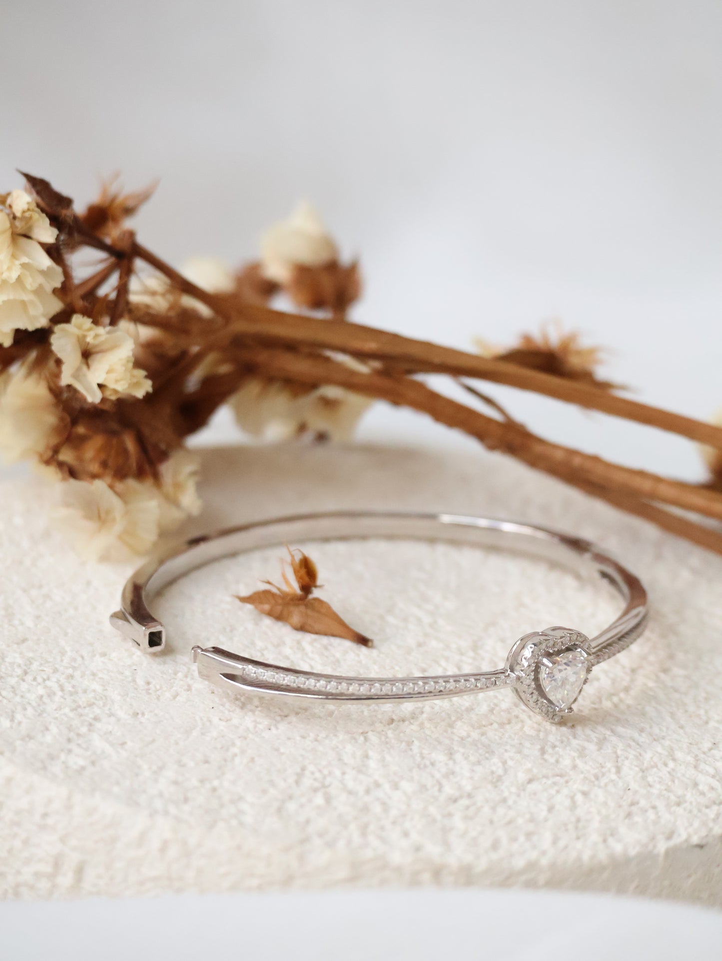 *Instocks* Viola Heart Moissanite Bangle AU750