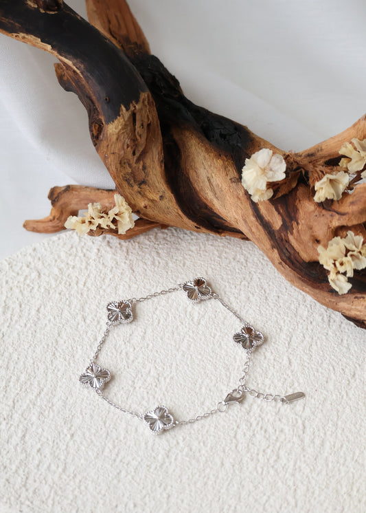 *Instocks* Noor Laser Clover Motif S925 Bracelet