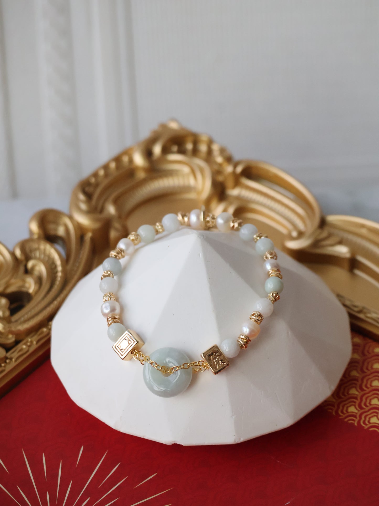 *Instocks* 平安扣 Ping An Kou 6mm Green Jadeite & Fresh Water Pearl with MJ String Through Charm (Elastic)