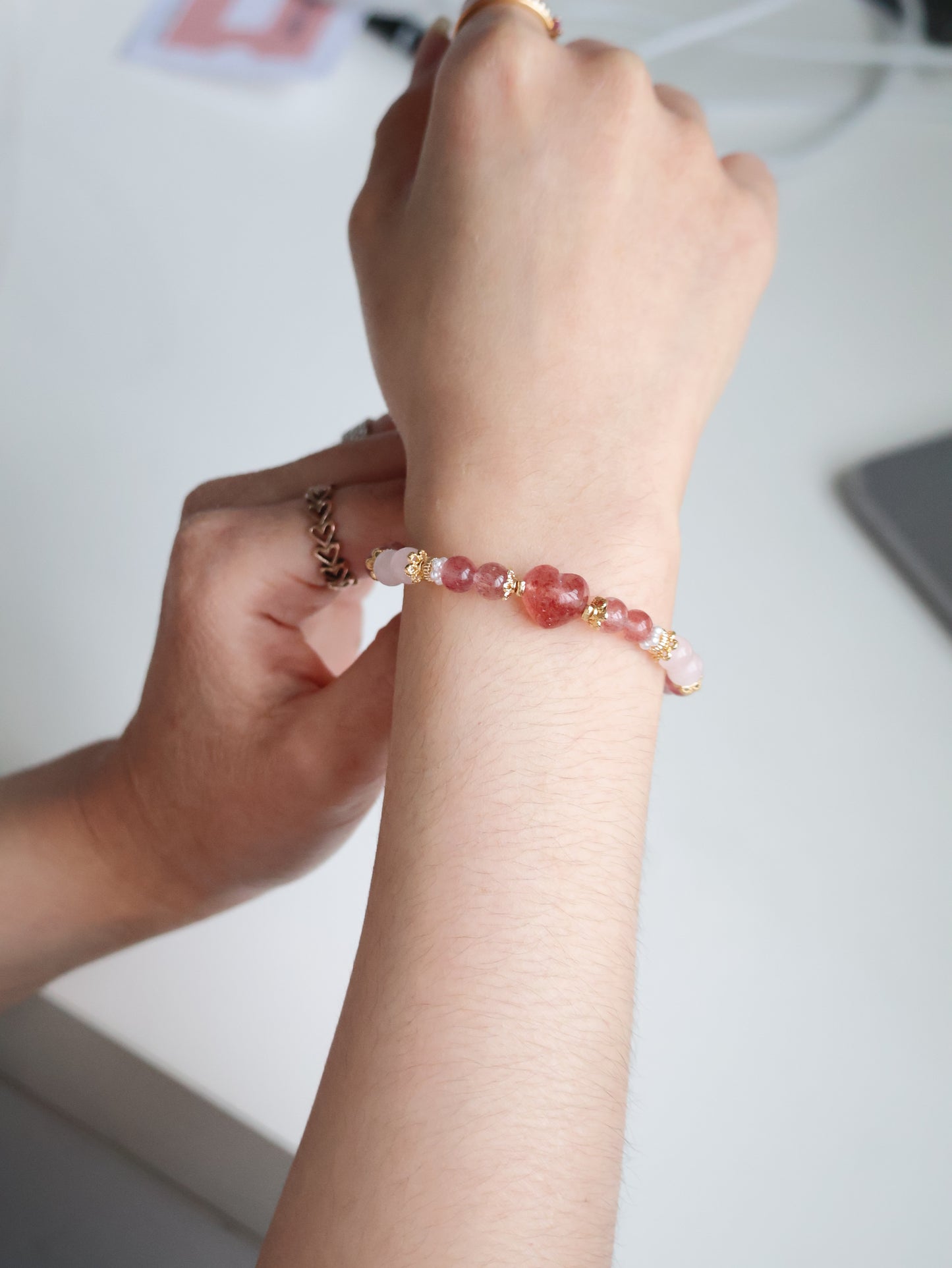 Rose Quartz, Strawberry Quartz with Heart Carving — Dain | 6mm (Elastic)