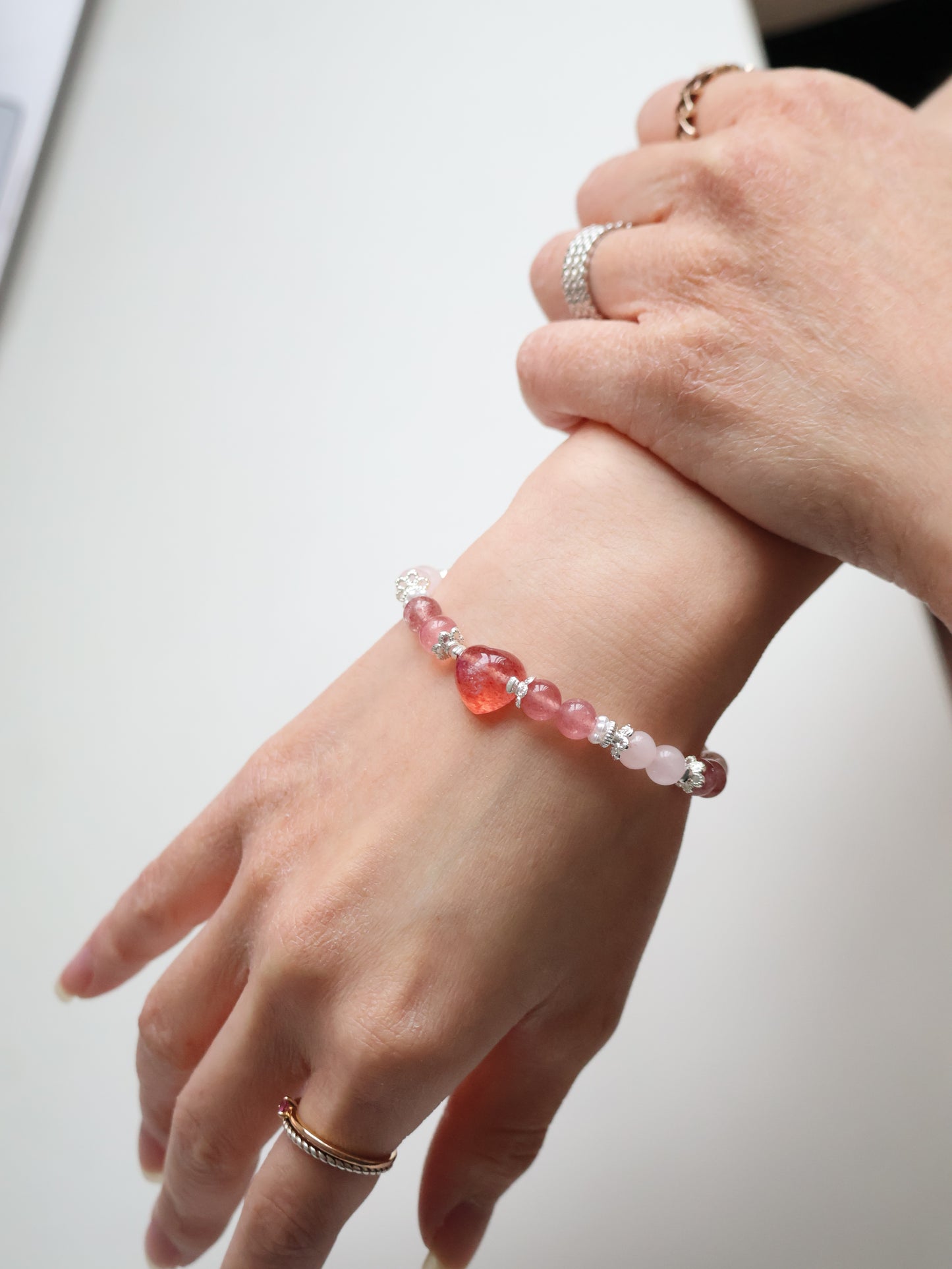 Rose Quartz, Strawberry Quartz with Heart Carving — Dain | 6mm (Elastic)