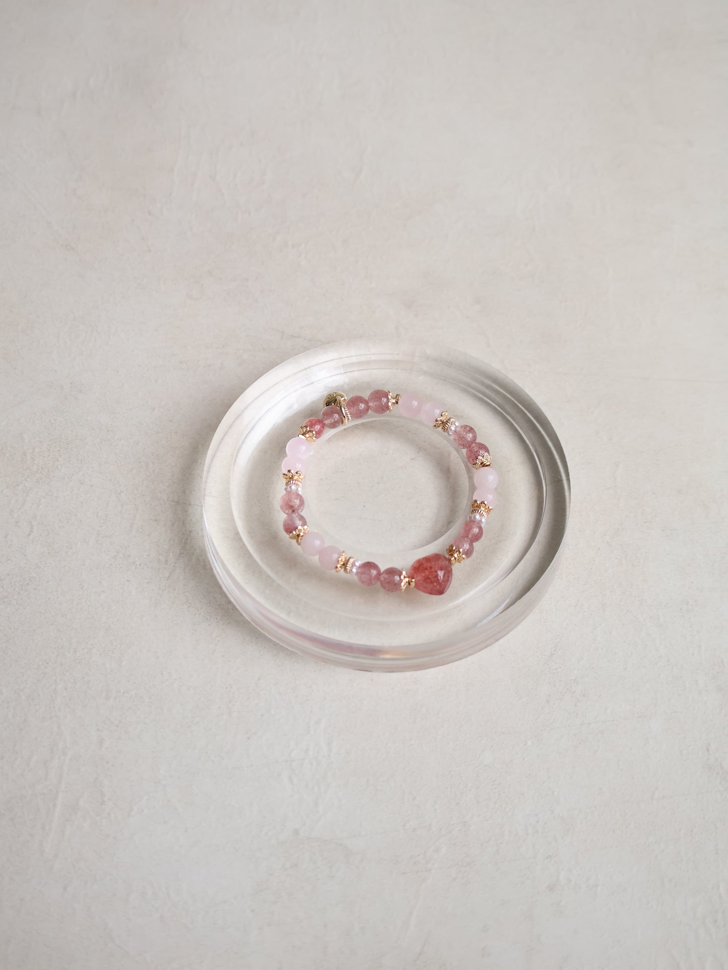 Rose Quartz, Strawberry Quartz with Heart Carving — Dain | 6mm (Elastic)