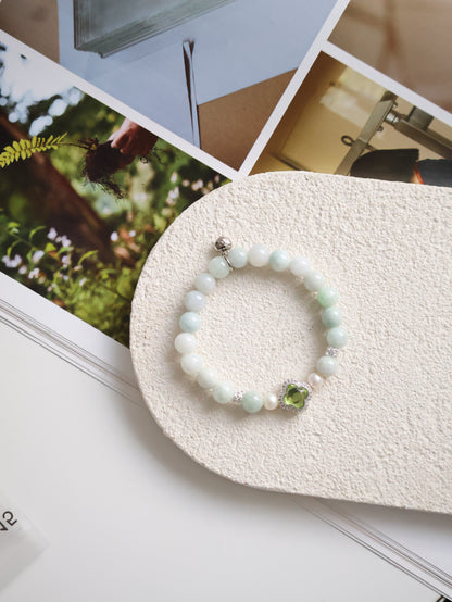 Green Jadeite & Freshwater Pearl Crystal Bracelet with Clover Charm (String Through) — Elowee | 8mm (Elastic)